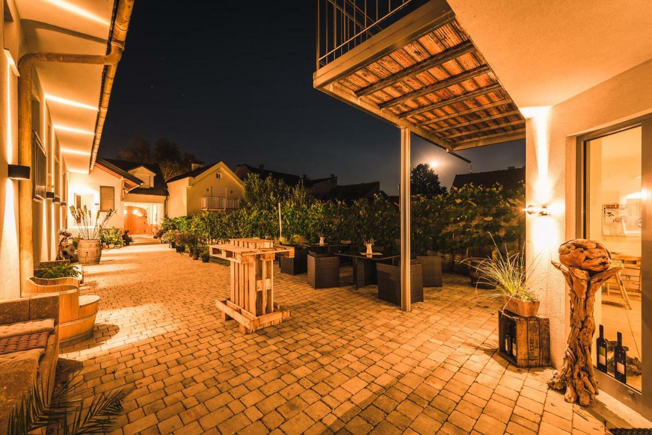 Weingut Gaestehaus D&D Haider Jois Exterior photo