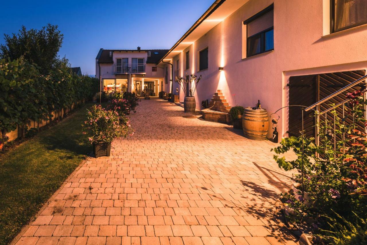 Weingut Gaestehaus D&D Haider Jois Exterior photo